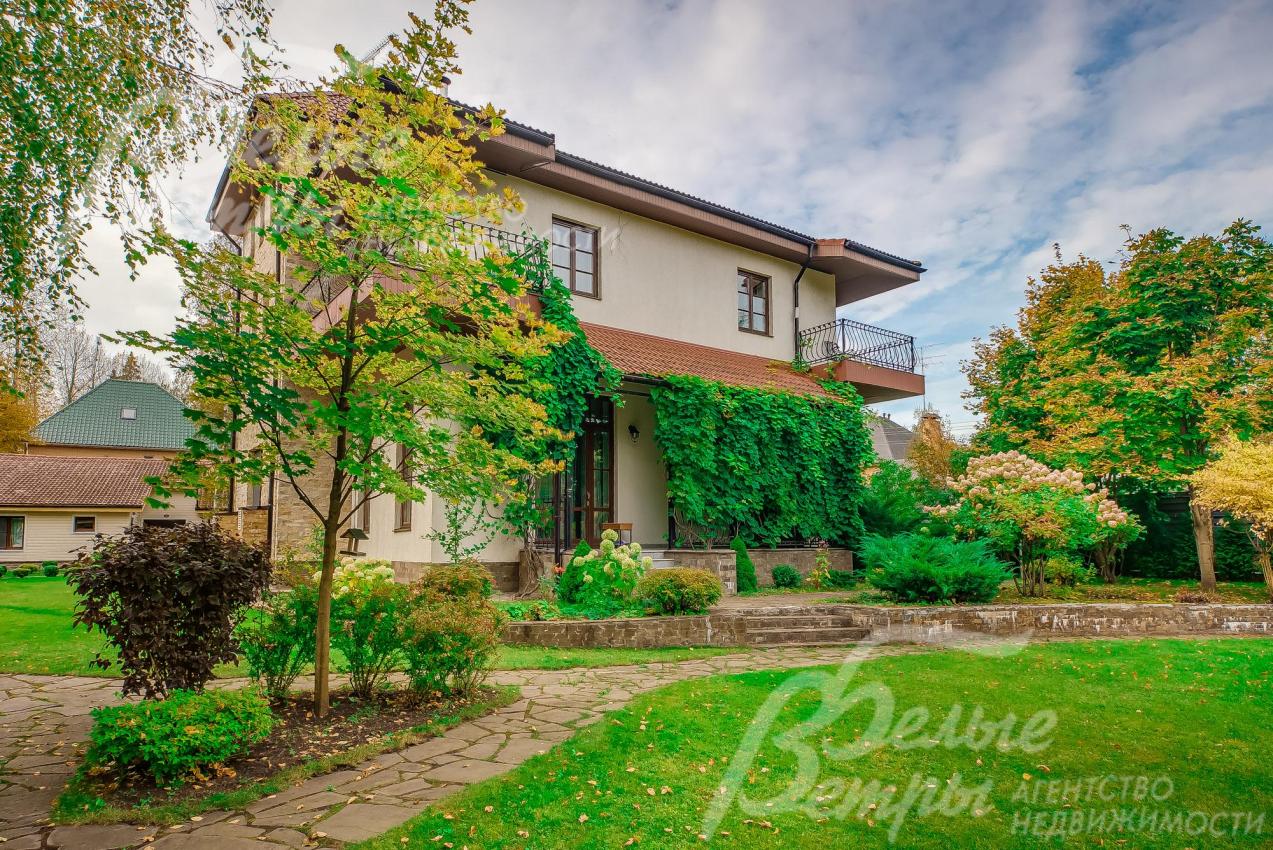 Кирпичный дом с мебелью 