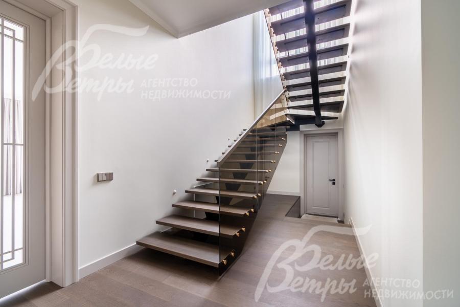 Парящая лестница на 2-ой этаж