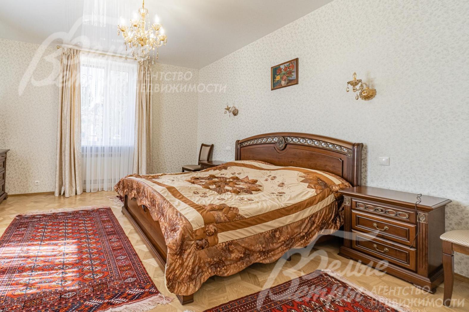 Спальня 21 кв.м на первом этаже