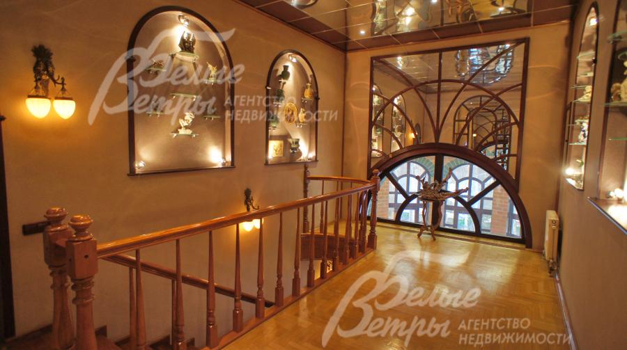 Галерея с видом на зимний сад