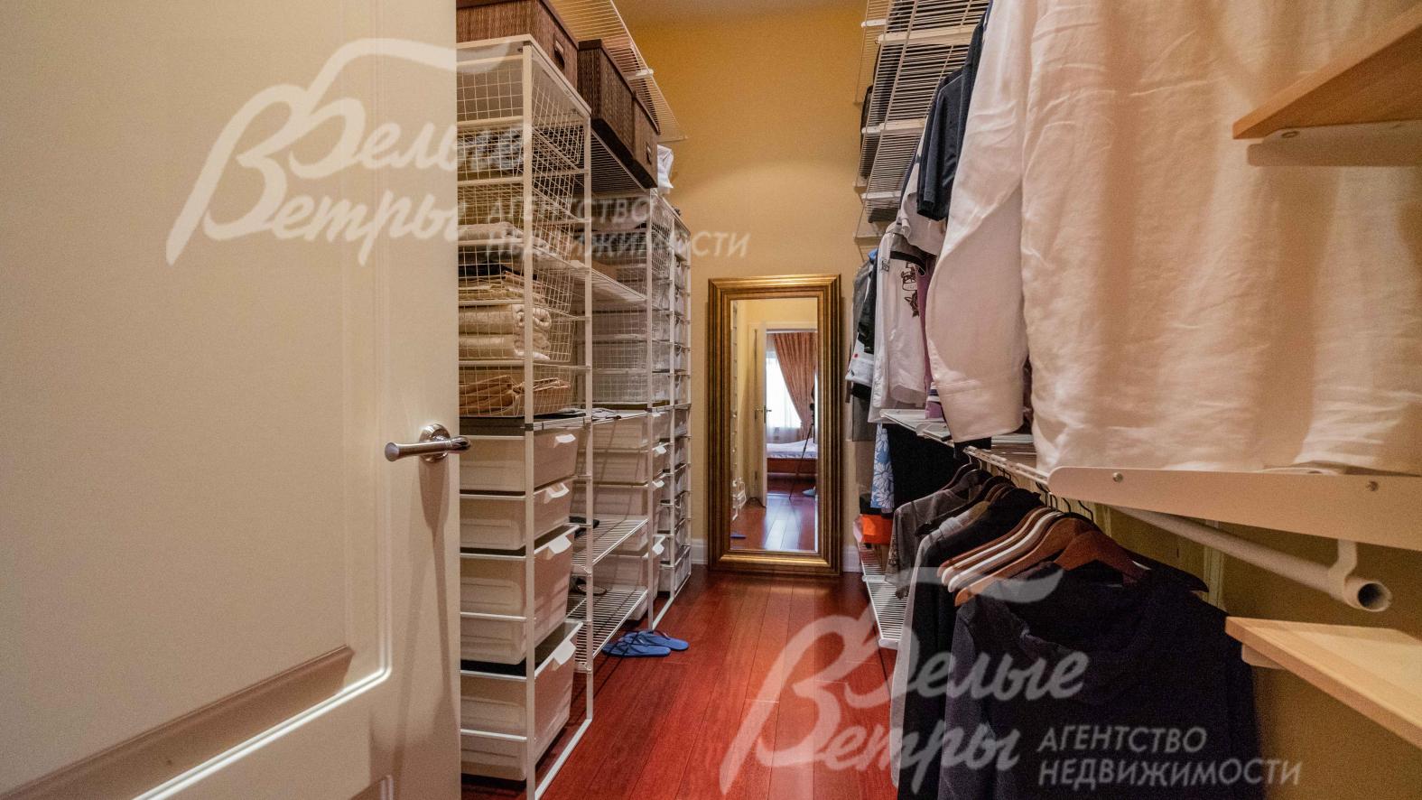 Гардеробная в главной спальне