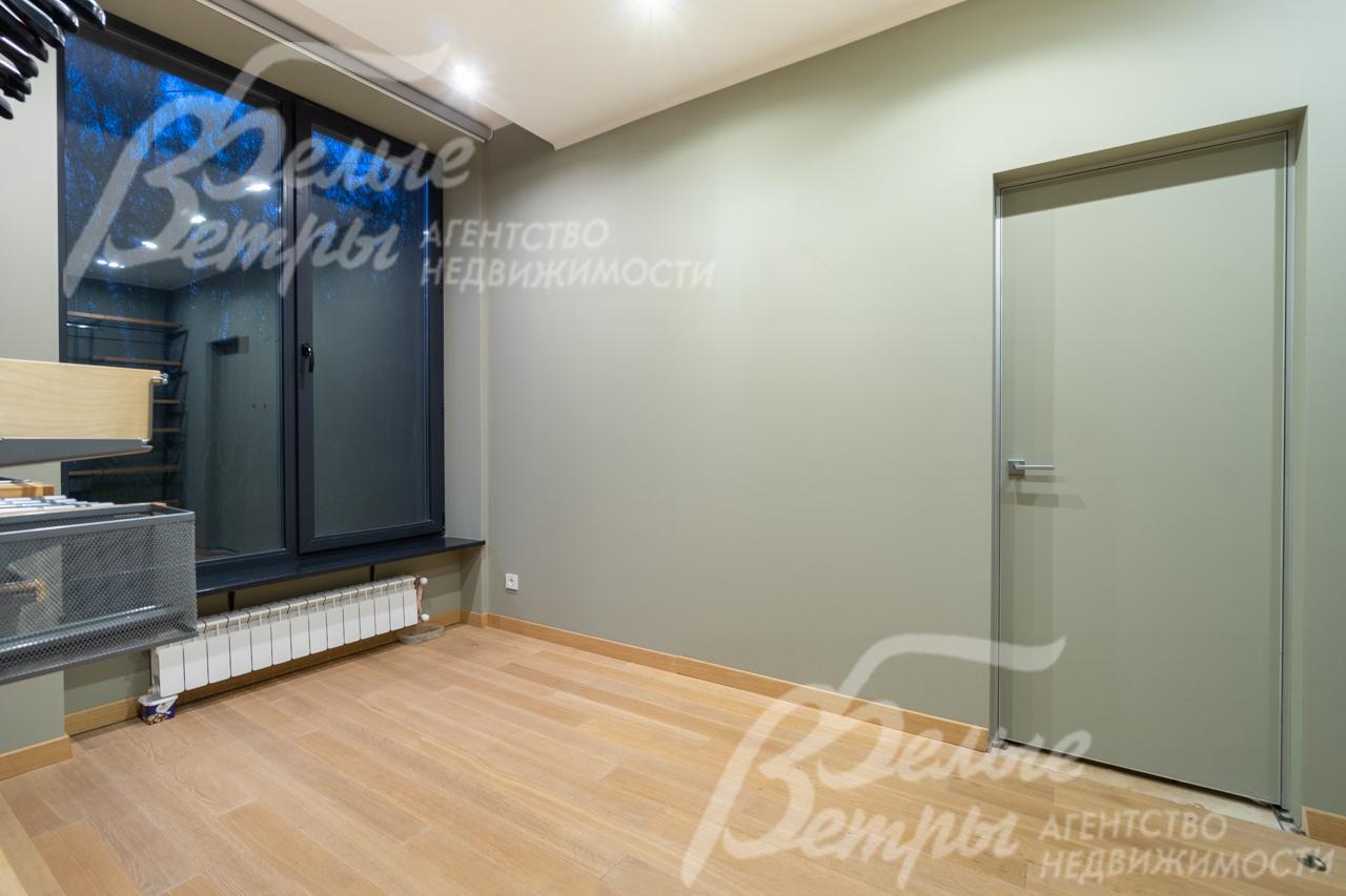 Стены окрашены (краска Benjamin Moore, OIKOS)