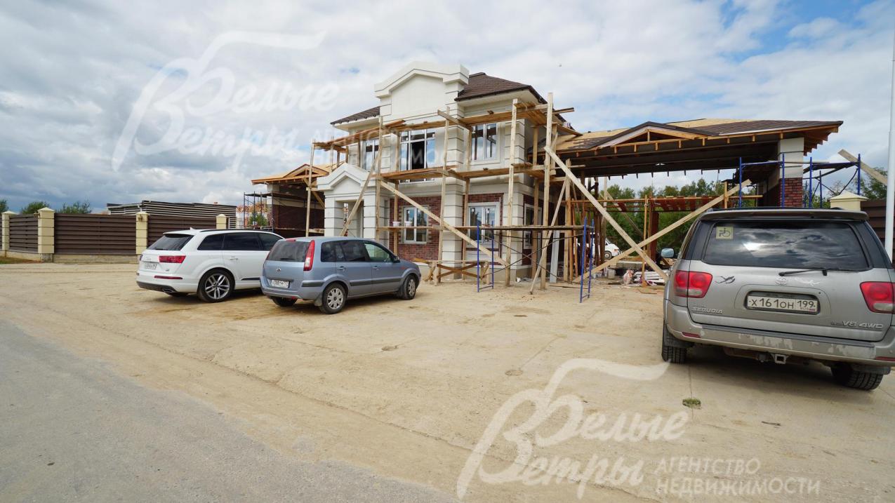 На въезде в поселок КПП