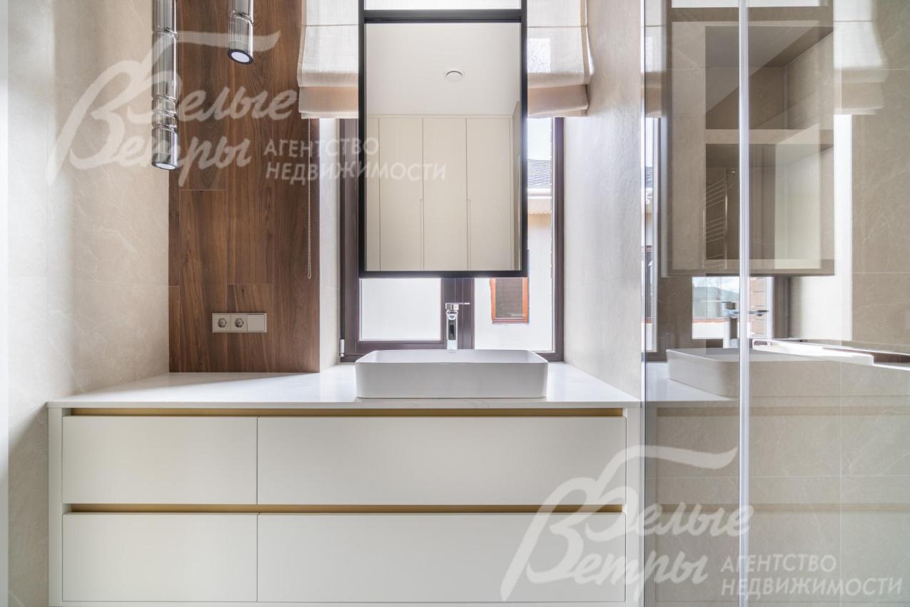 Двигающееся зеркало в санузле