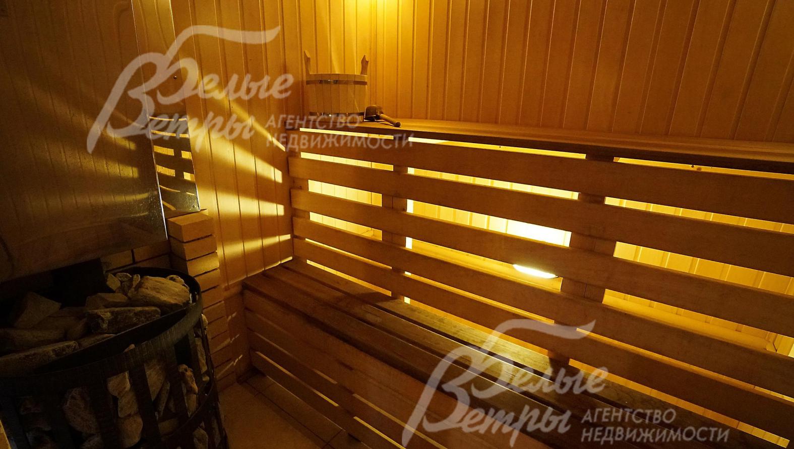 Баня отделана липой