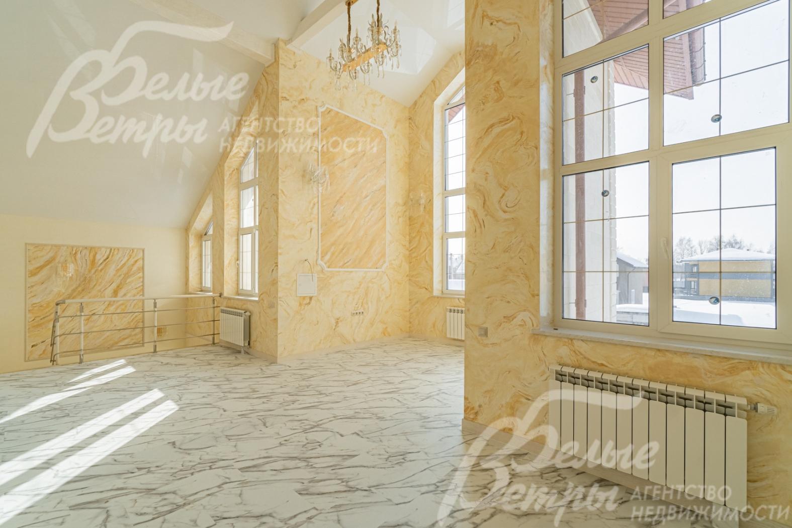 Просторный холл 2-го этажа.