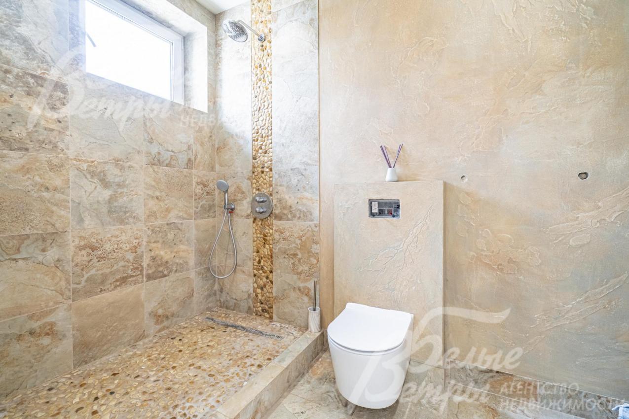 Санузел с душем на втором этаже