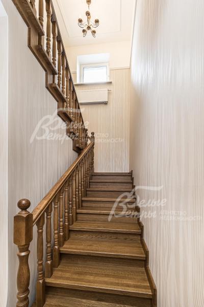 Лестница из массива дуба.