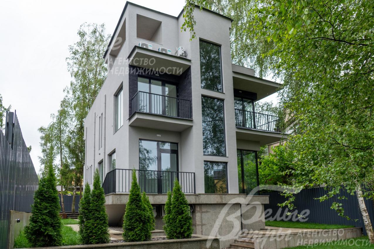 На компактном участке выполнен проект ландшафтного дизайна