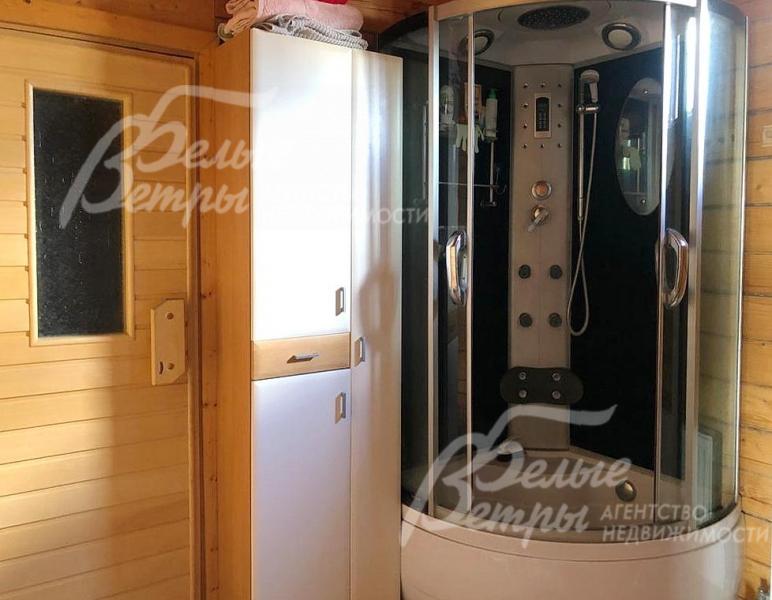 Санузел с душевой кабиной