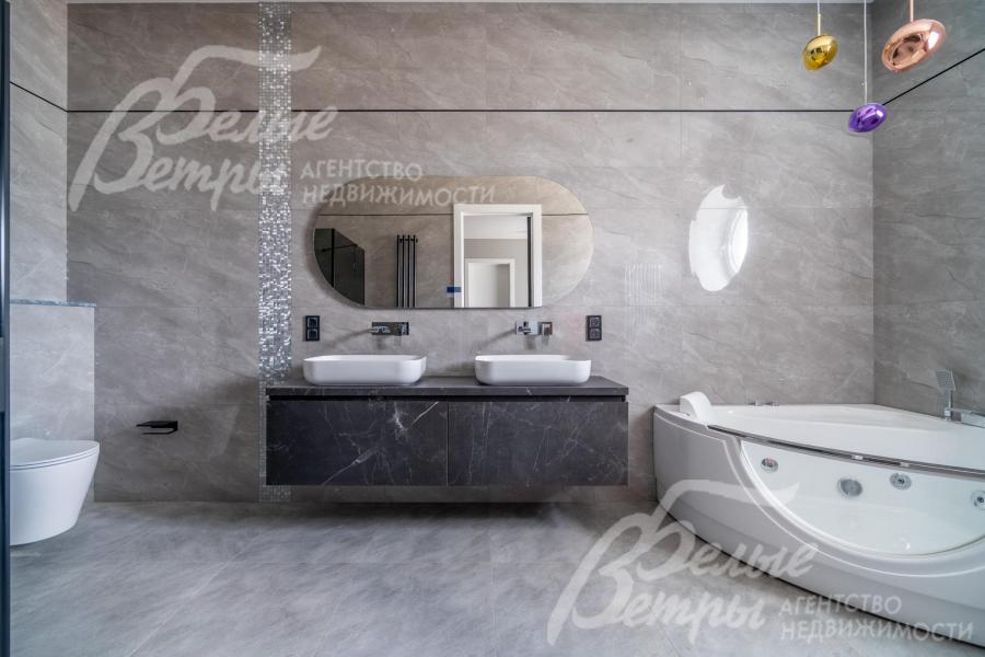 Санузел мастер-спальни 12,5 кв.м с ванной, душевой, двумя раковинами