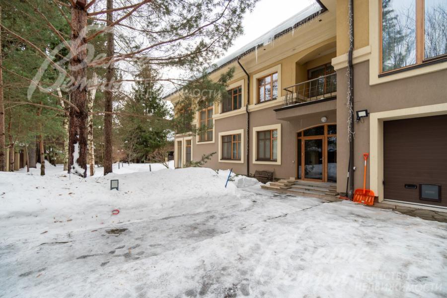 Рядом спортивно-оздоровительный комплекс Управделами Президента, частный детский сад Бэви-Вэй