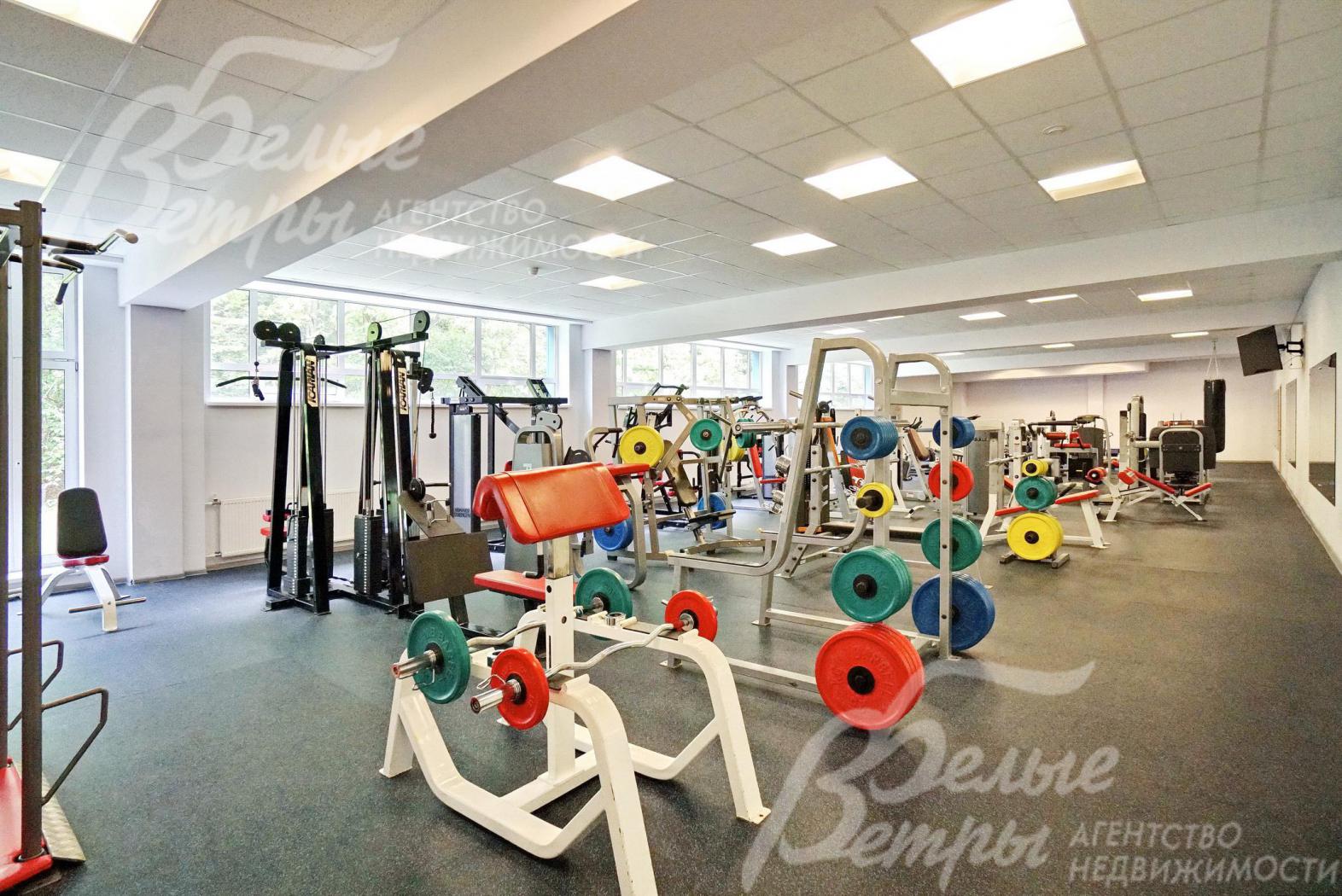 Тренажерный зал в фитнес центре