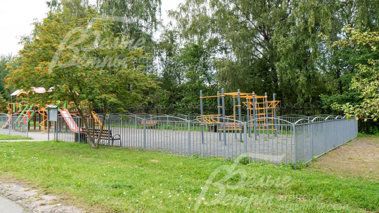 Детская площадка в поселке