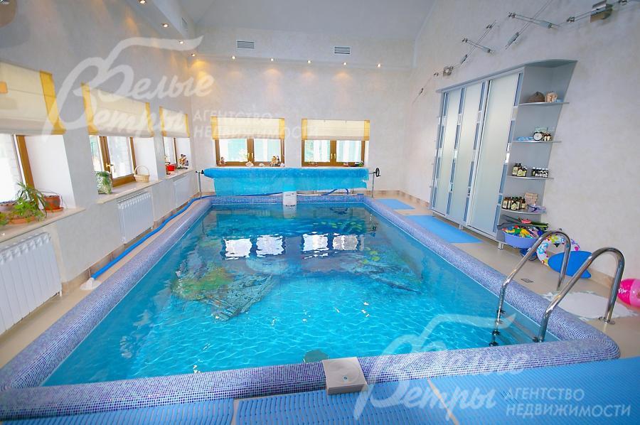 Скимерный бассейн 6,2*4 м, глубина 1,8 м, с противотоком и подсветкой
