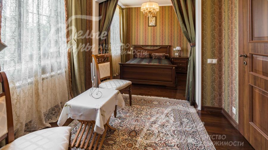 Спальня 19,3 кв.м на первом этаже