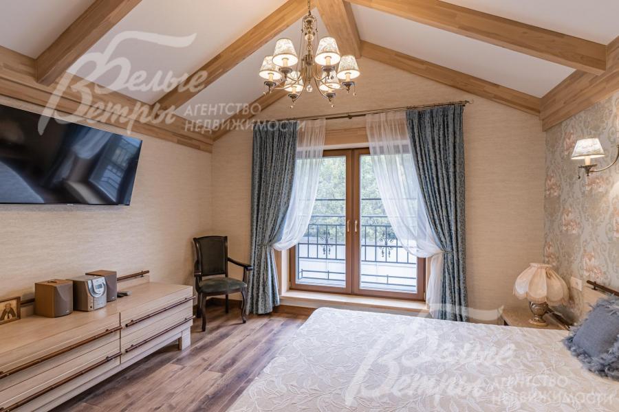 Главная спальня 16 кв.м с балконом