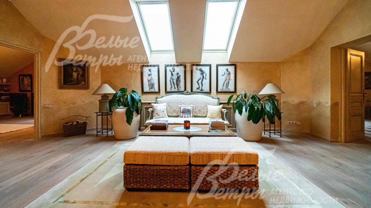 Зона отдыха в холле 2-ого этажа