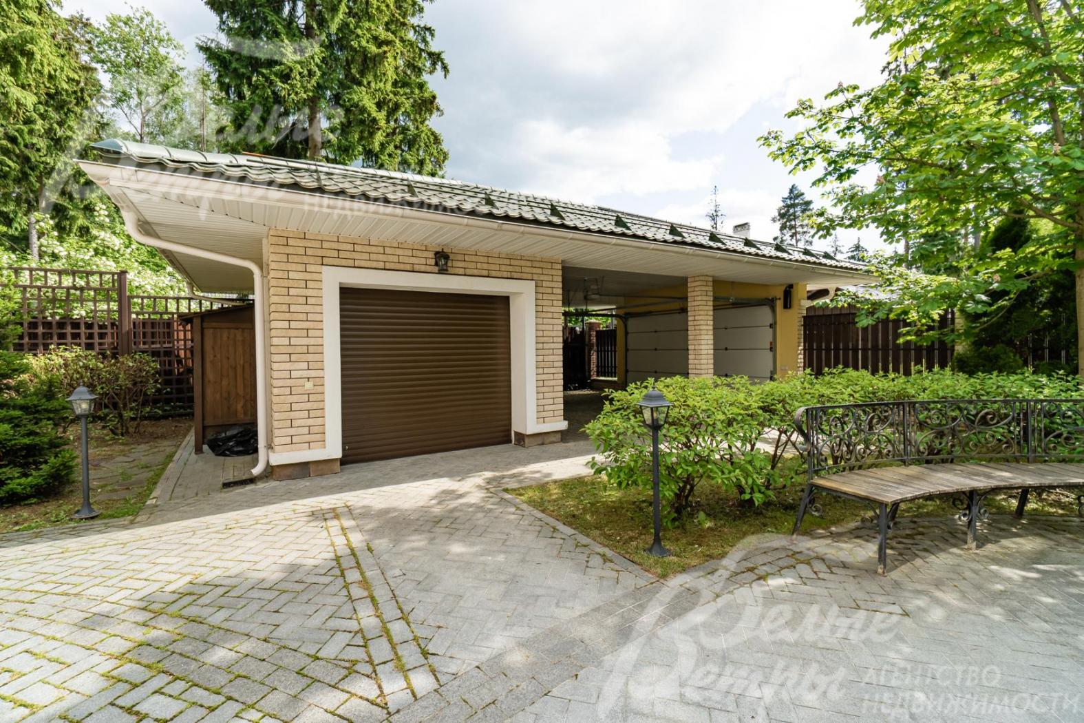 Навес для 2 авто (30кв.м) с генераторной 15 кв.м в стиле дома