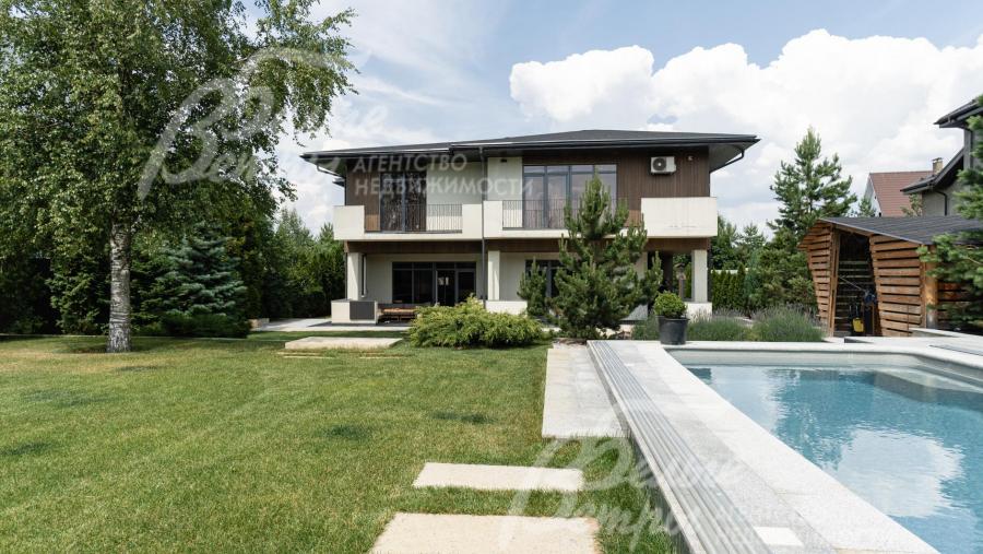 Ухоженный участок с ландшафтом