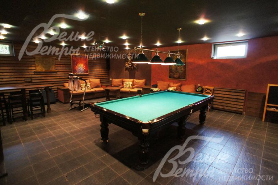 Бильярдная с баром 52 кв.м во вспомогательном доме