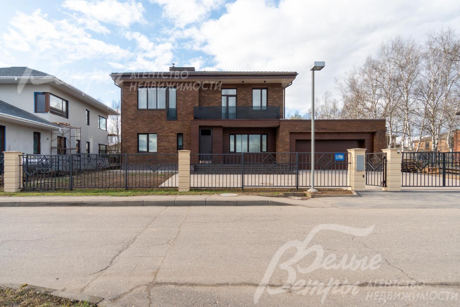 Забор по периметру в едином стиле поселка