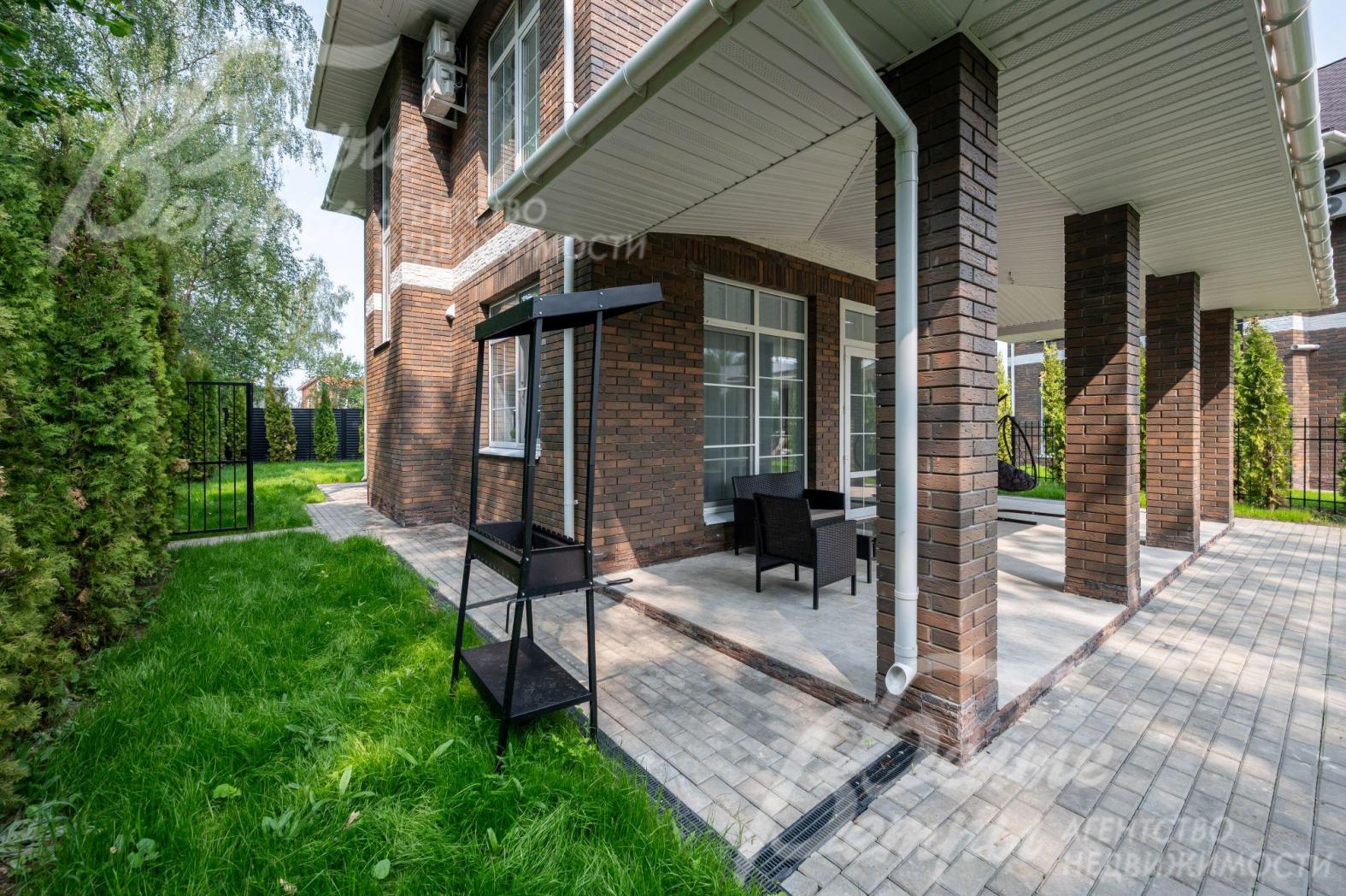 Зона барбекю на террасе.