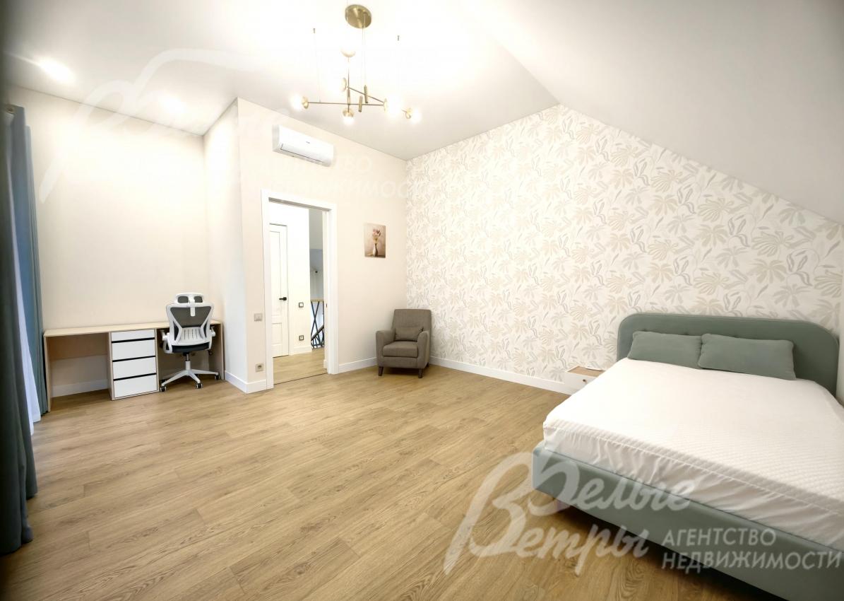 Спальня с рабочим местом на 2-ом этаже