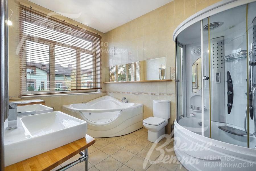 Санузел с ванной и душевой кабиной на 2ом этаже