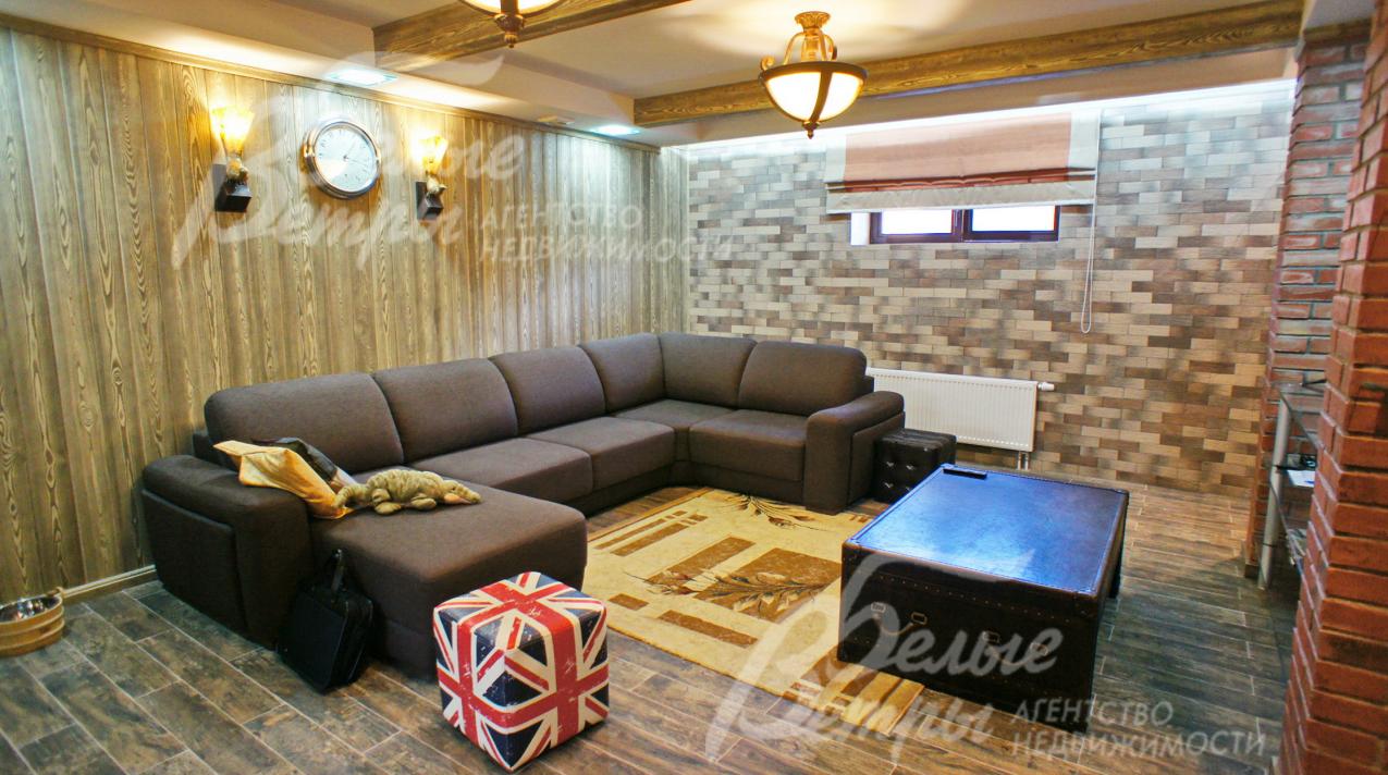 Комната отдыха - кинотеатр 32 кв.м в цокольном этаже