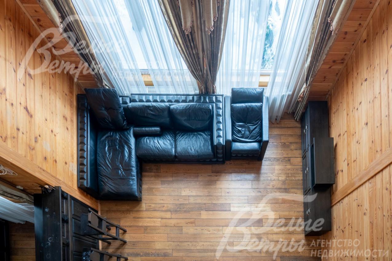 Гостиная в гостевом доме - со вторым светом