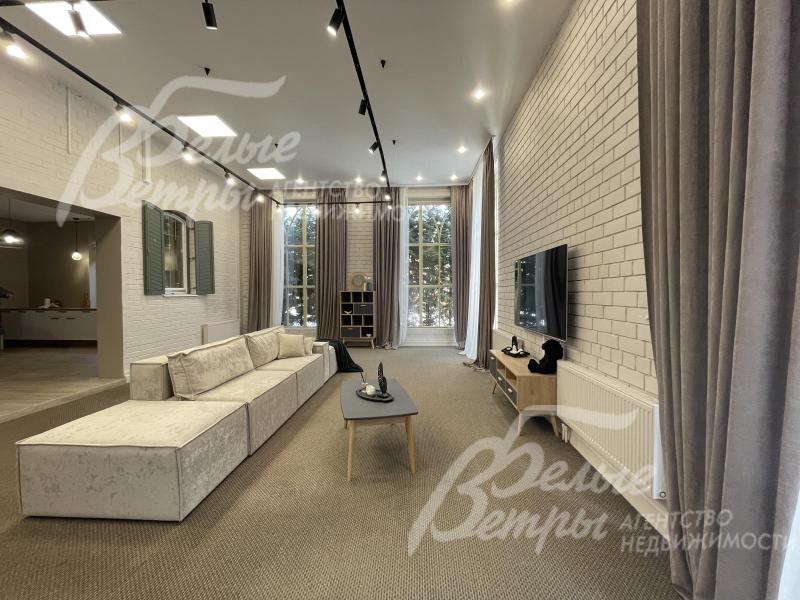 В гостиной панорамные окна