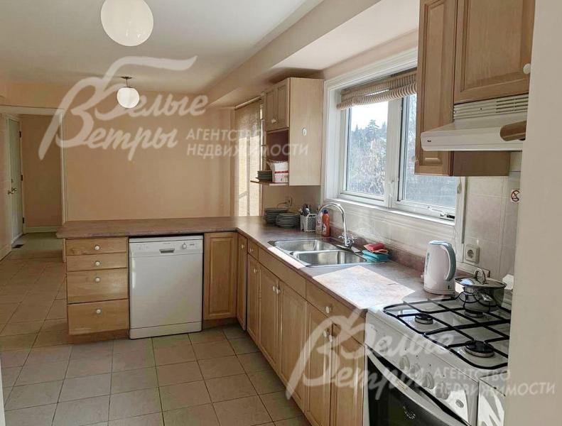 Кухня со всей техникой