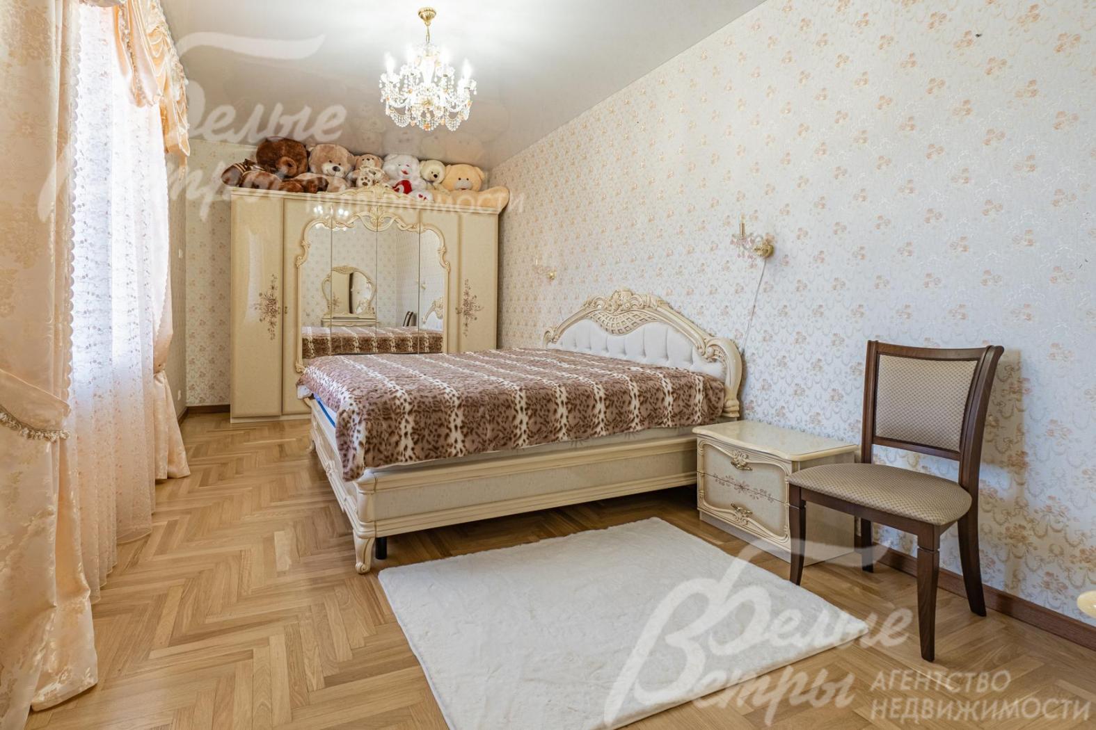 В доме 12 спален