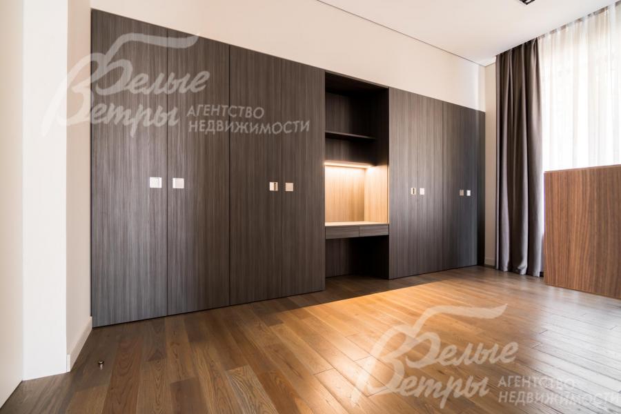 Гардеробная в мастер-спальне