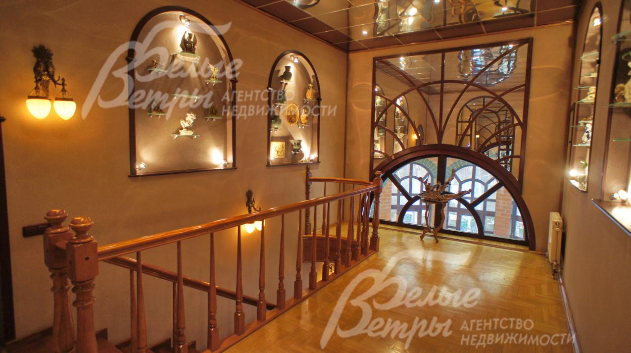 Галерея с видом на зимний сад