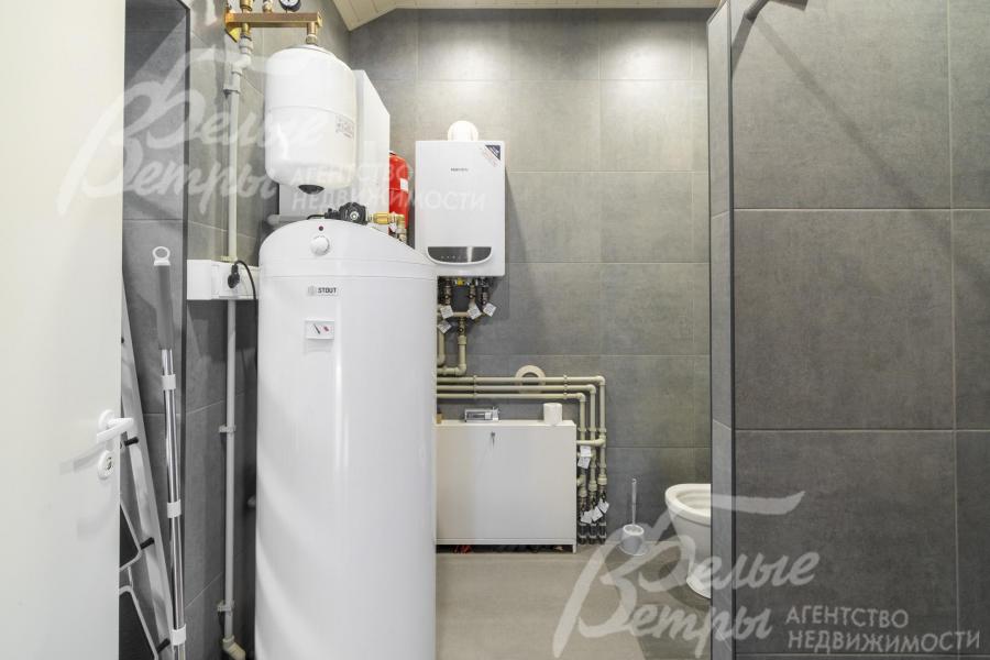 Оборудованная котельная: установлено котельное оборудовании Protherm, бойлер на 250 л