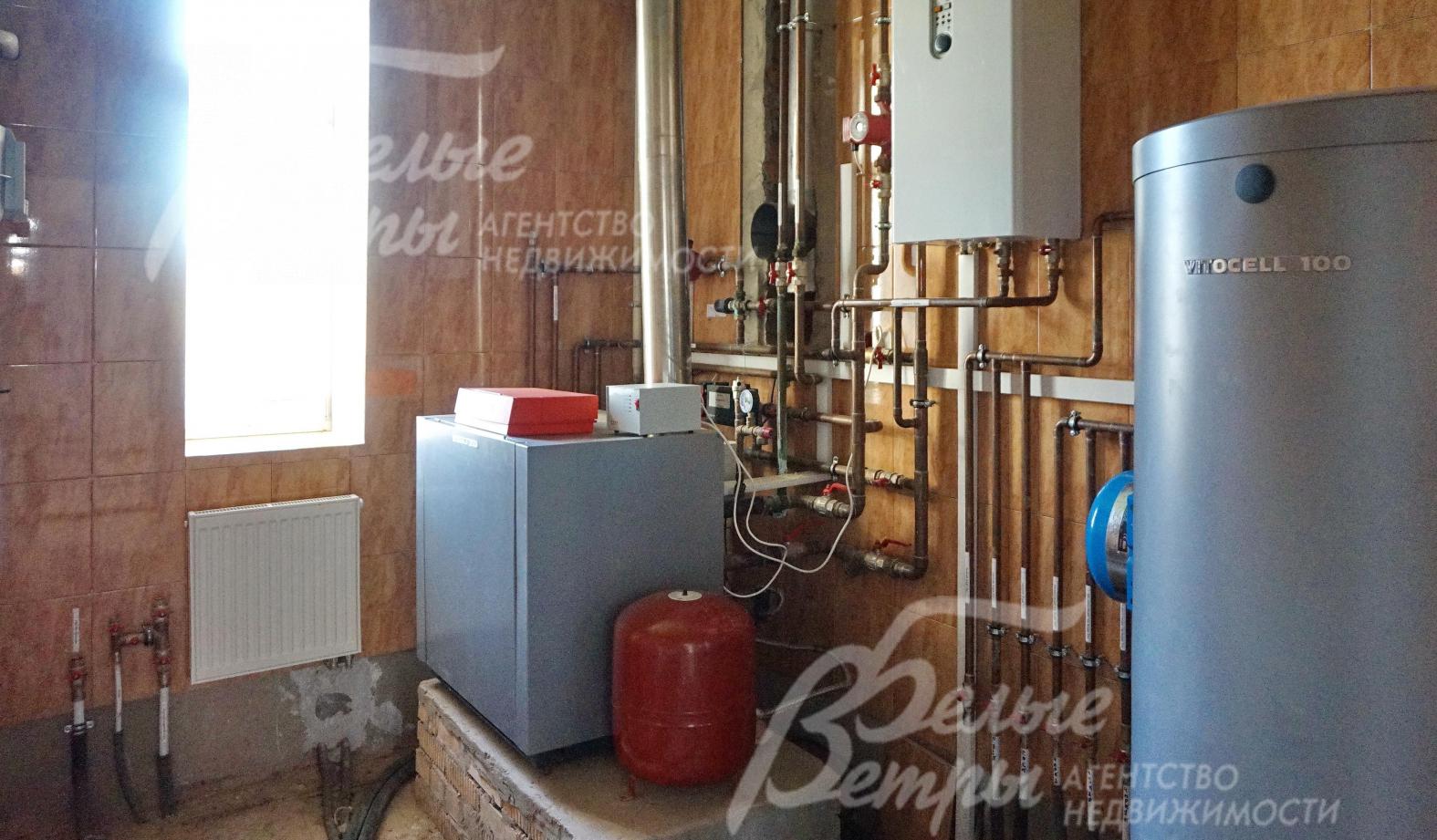Установлен газовый котел "Viessmann" и бойлер "Vitocell 100"