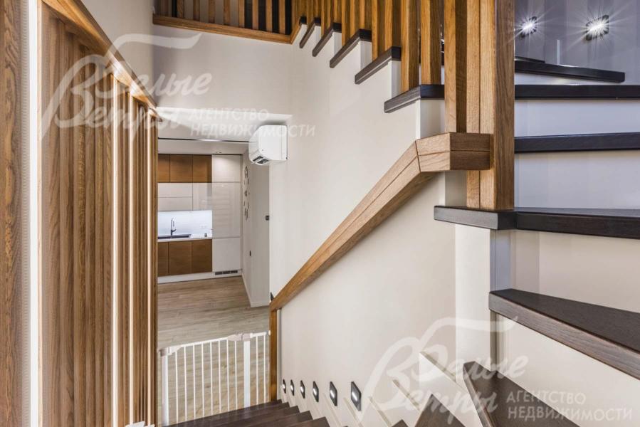 Красивая лестница с подсветкой