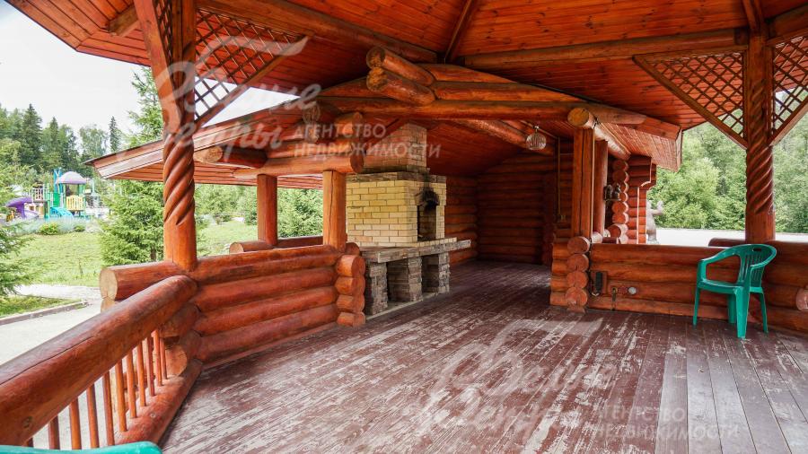 Беседка с зоной барбекю