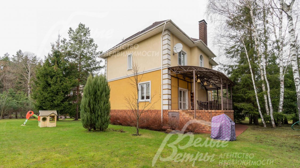 Дом с мебелью на лесном участке площадью 17 соток в охраняемом коттеджном поселке Лесные ключи