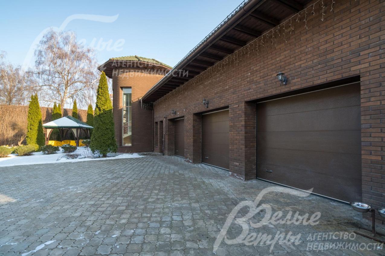 В комплексе - гаражи на 4 автомобиля