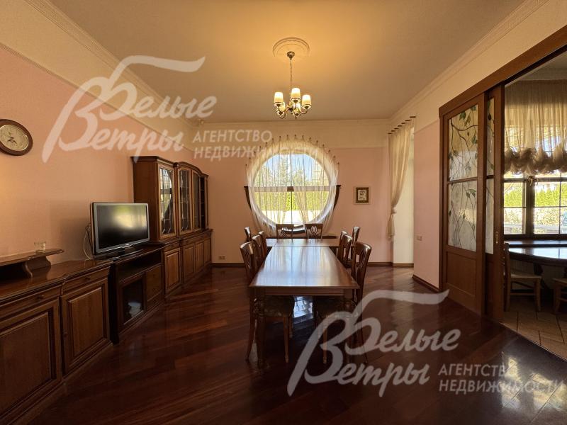 В доме выполнен авторский проект дизайна интерьера