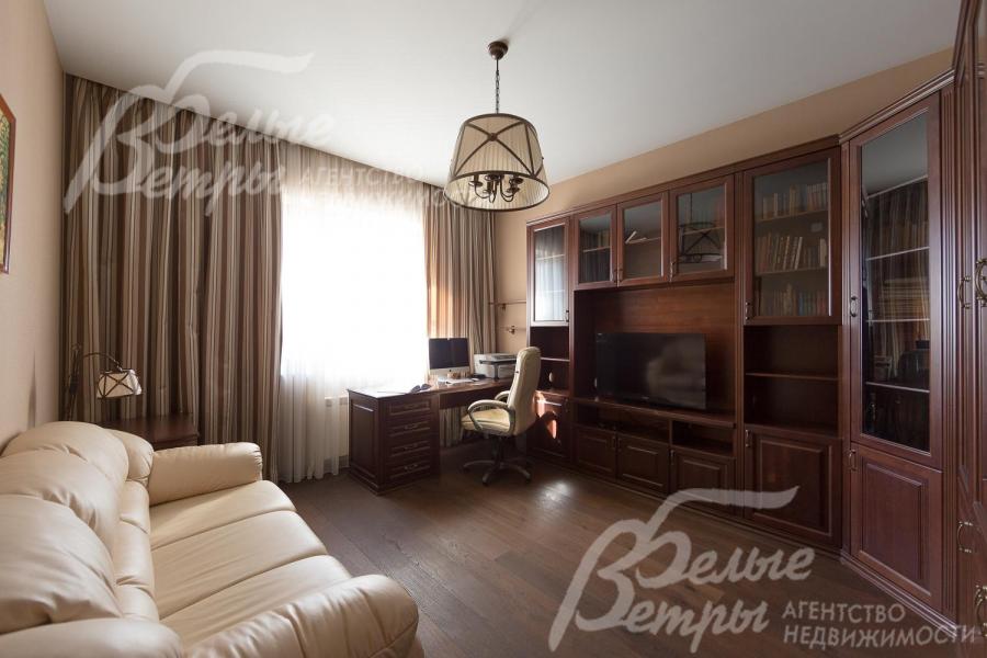 Кабинет 18,5 кв.м, мебель из массива дерева