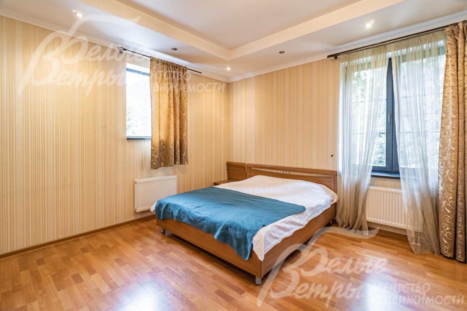 Спальня 13 кв.м на 1-ом этаже