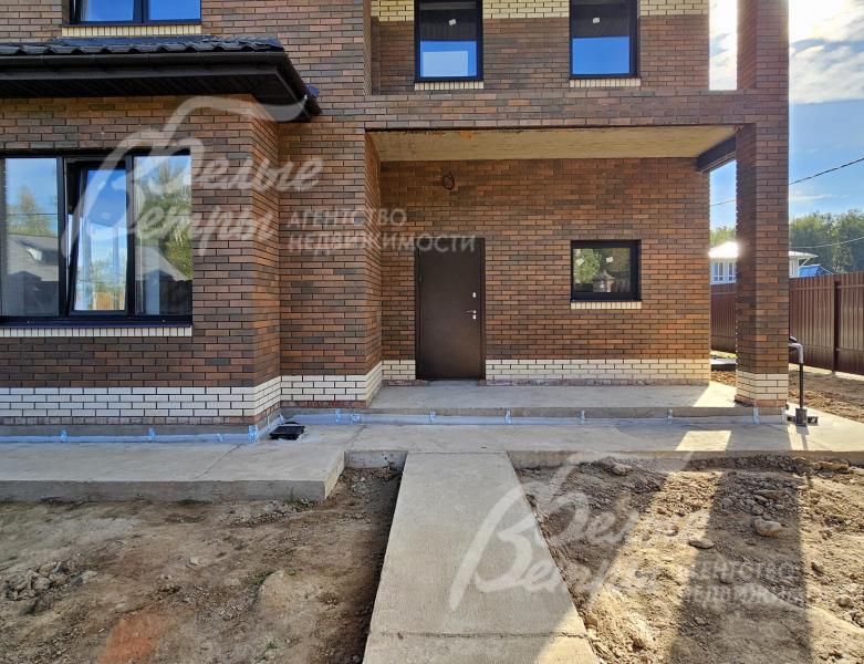 Дорожки на участке подготовлены, залиты бетоном