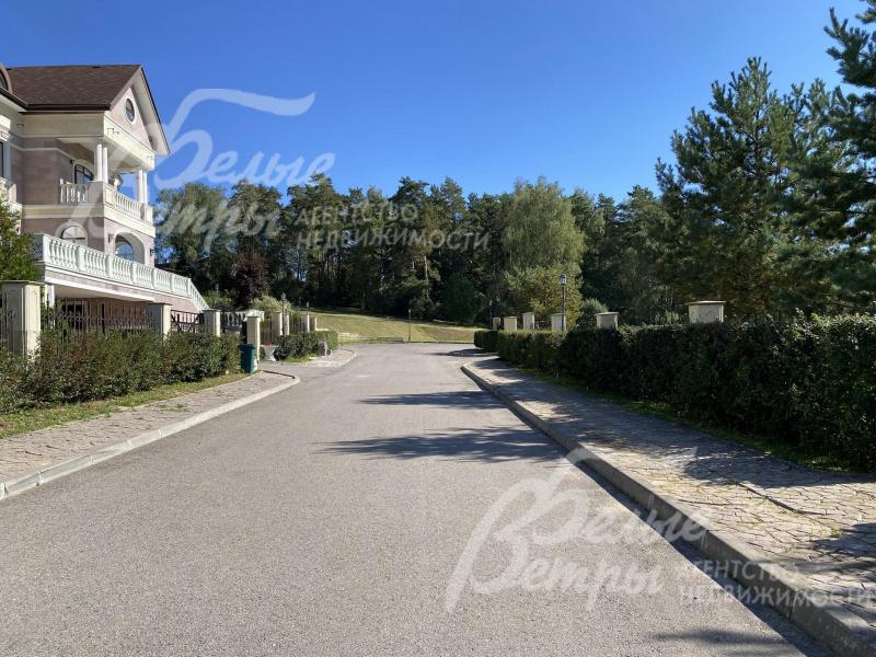 Асфальтированные дороги с тротуарами в поселке Идиллия