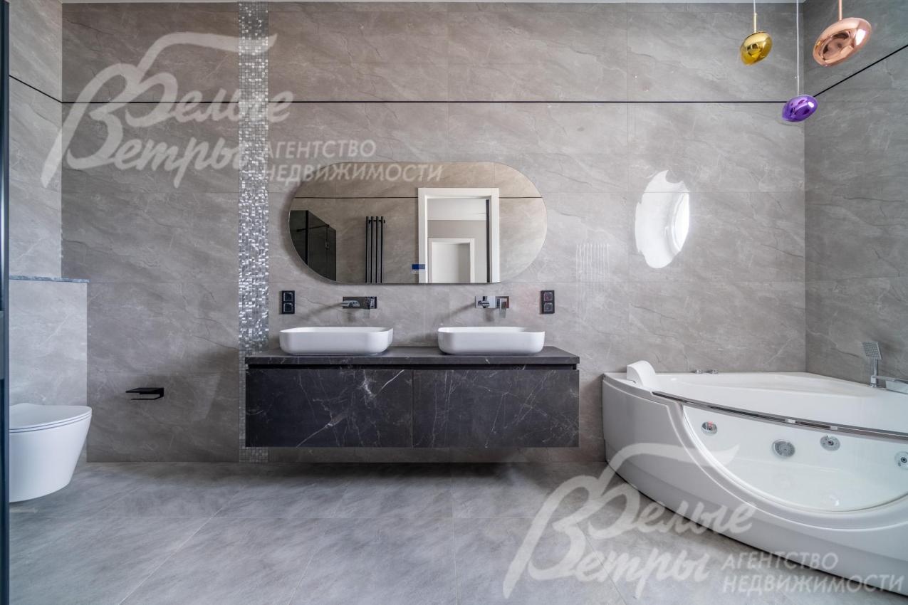 Санузел мастер-спальни 12,5 кв.м с ванной, душевой, двумя раковинами