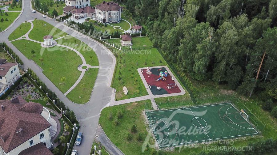 Спортивная и детская площадки в поселке Идиллия