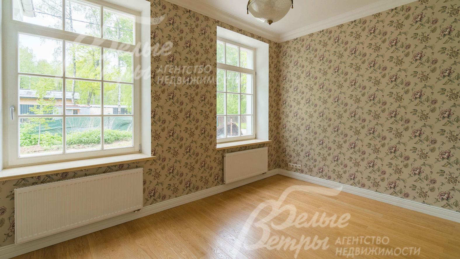 На стенах в спальнях бумажные обои Arthouse (Англия)